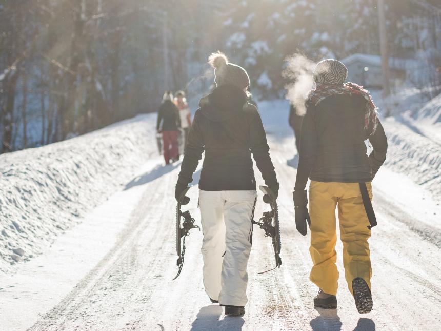 Come vestirsi per andare in montagna con la neve: consigli per principianti